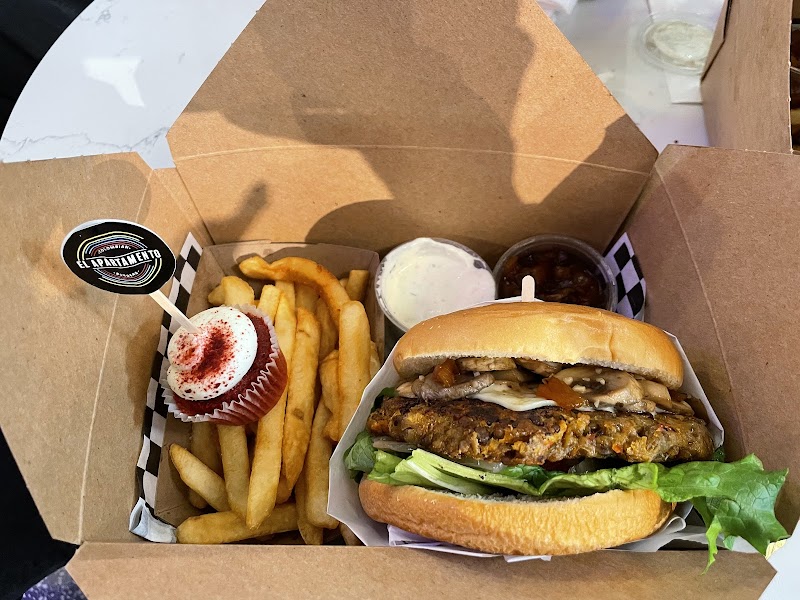 El Apartamento Colombian Burgers food