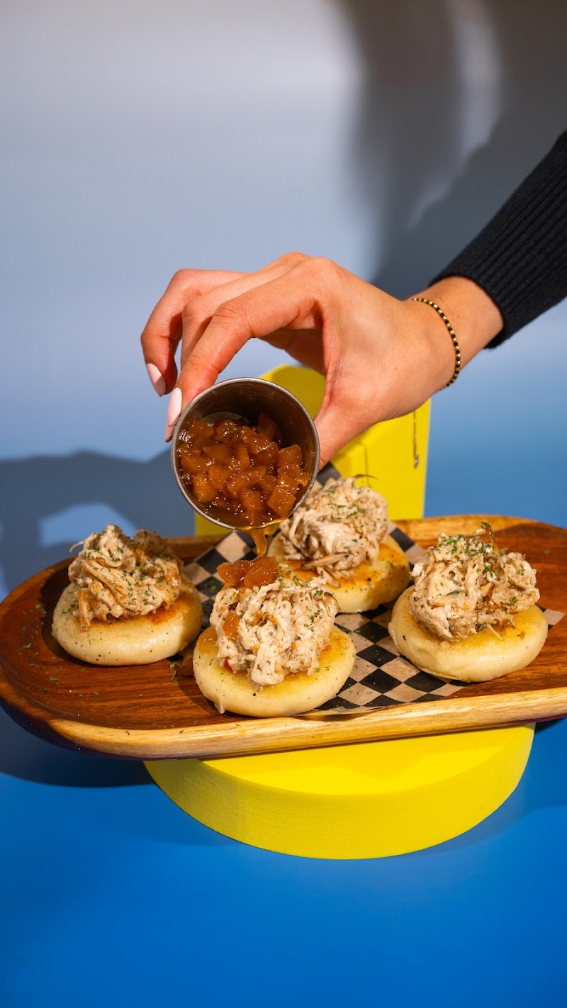 El Apartamento Colombian Burgers food