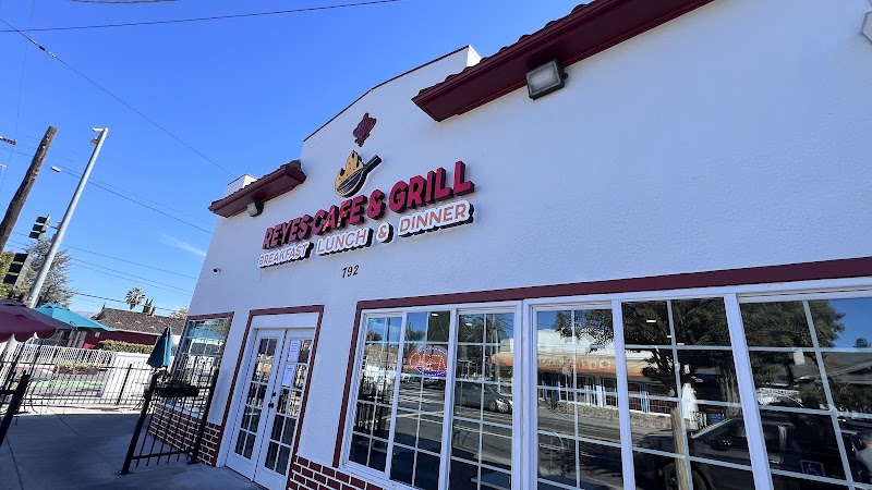 Reyes Cafe & Grill interior