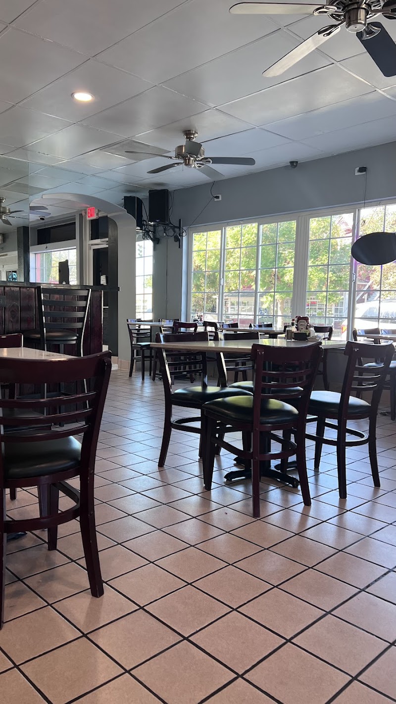 Reyes Cafe & Grill interior