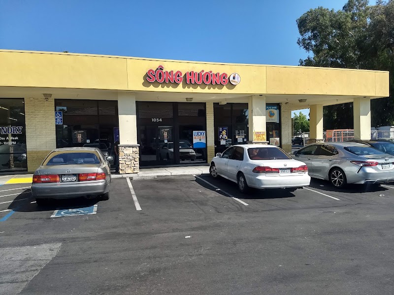 Sông Hương exterior