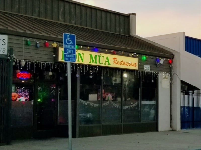 Bon Mua Restaurant interior