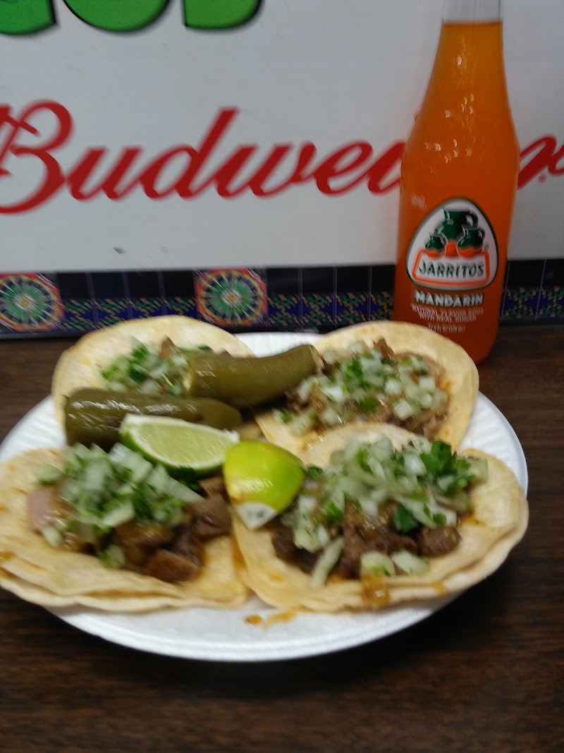 El Rancho • Taquería y Liquors hero