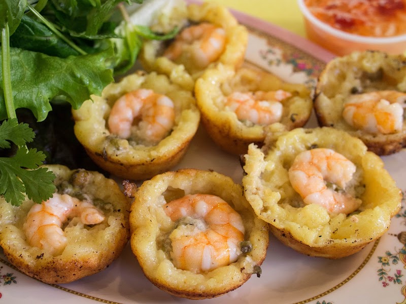 Quan Hue Restaurant hero