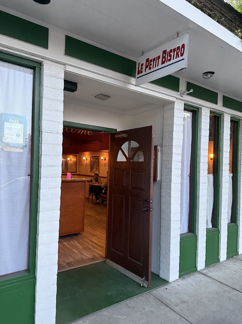 Le Petit Bistro