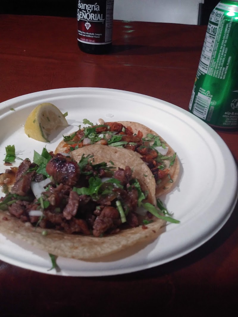 Tacos Los Tres Reyes food