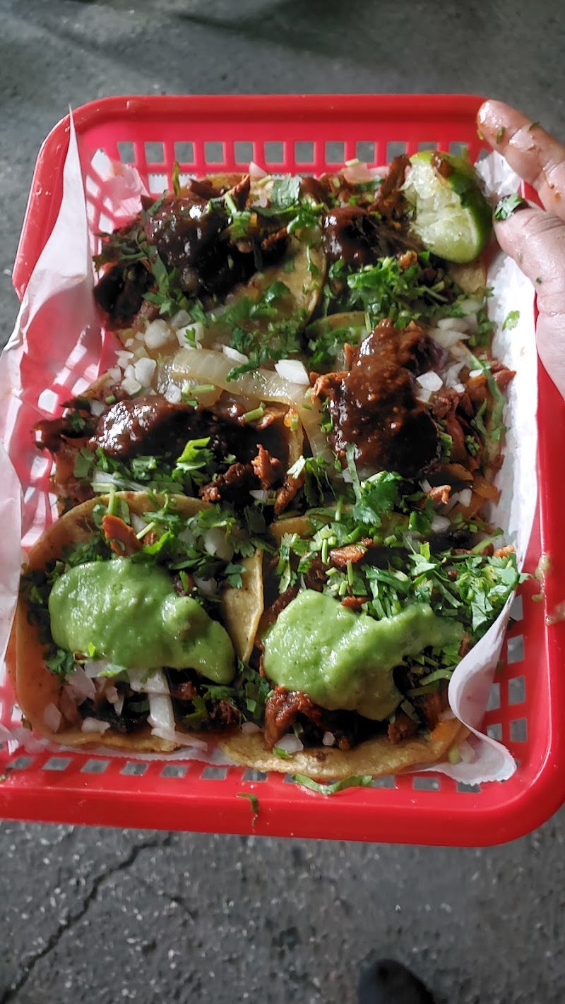 Tacos Los Tres Reyes food