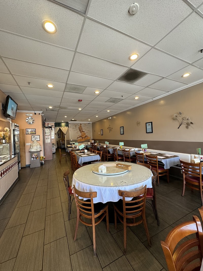 DiLac Vegetarian Cuisine interior