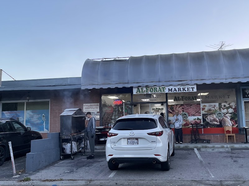 Al Forat Market exterior