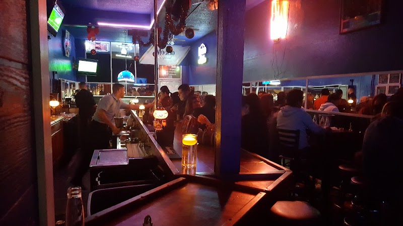 La Oficina Bar interior