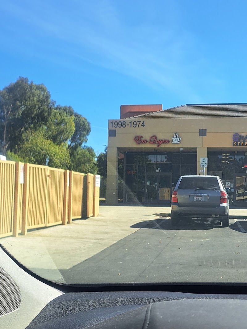 Em Quyen Cafe exterior