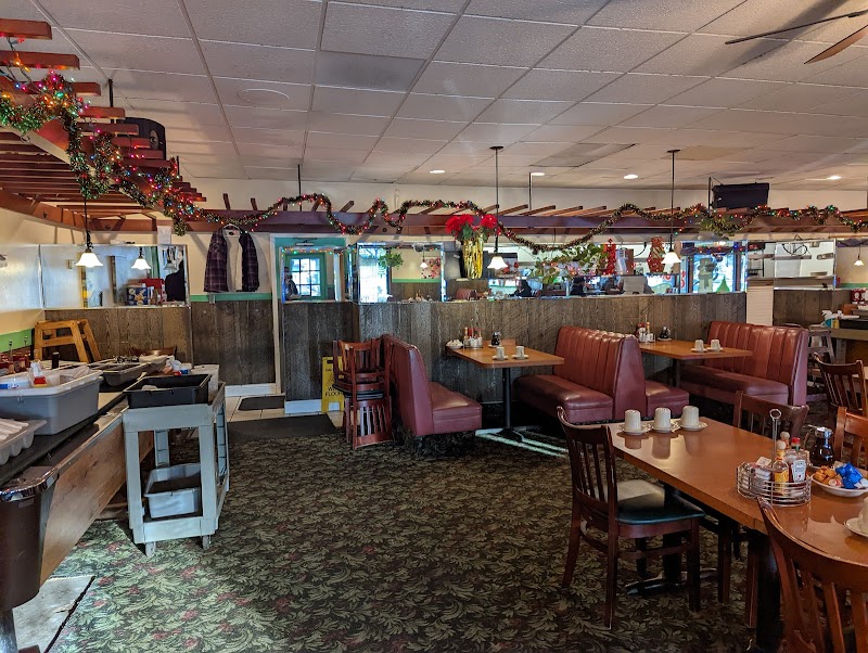 Evergreen Inn & Pub interior