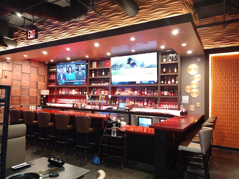 牛浪人 Wagyu Grill AYCE Barbeque, Sushi & Bar interior