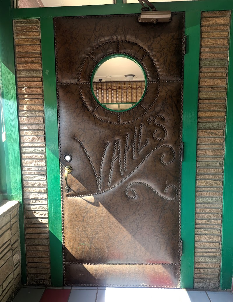 Vahl's Restaurant & Cocktail exterior