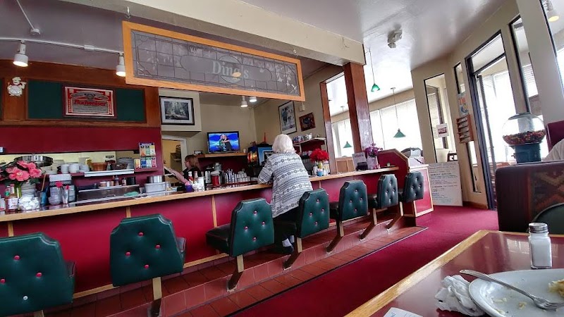 Dina's Family Restaurant interior