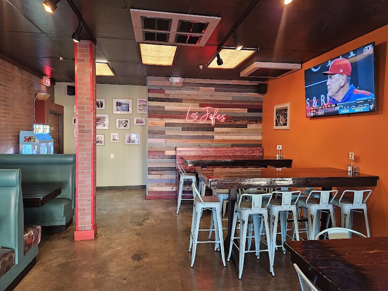 Los Jefes Taqueria interior