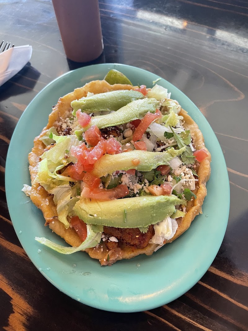 Los Jefes Taqueria food