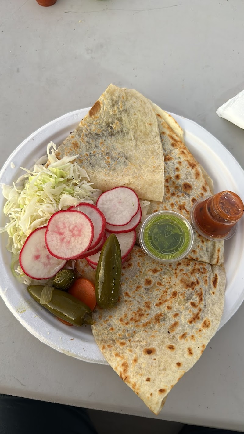 Tacos y Tlayudas el Ejuteco food