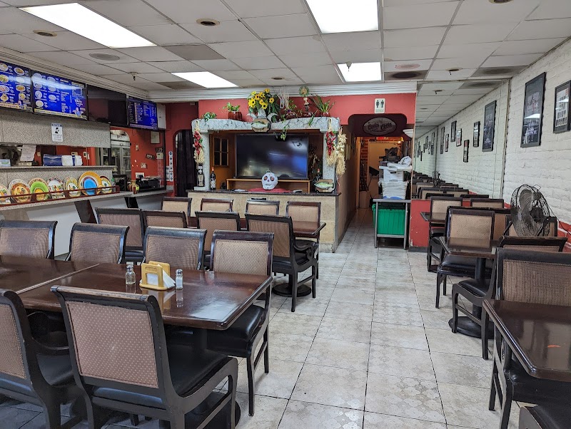 Two Pesos Taqueria interior