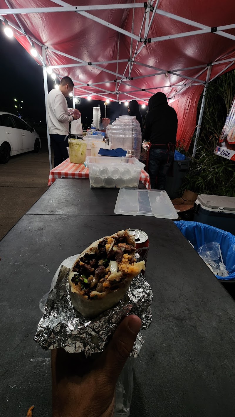 Los Pinches Tacos food